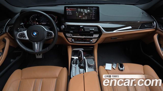BMW 5-Series 2022 — photo 10