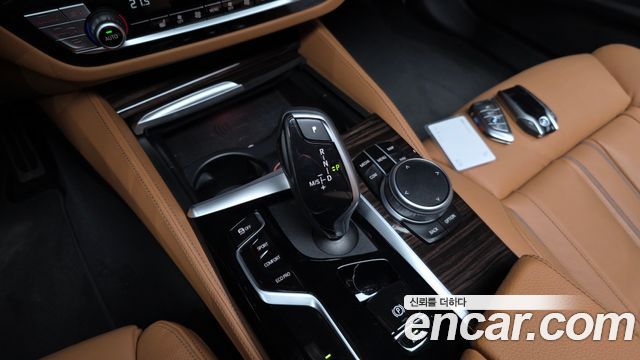 BMW 5-Series 2022 — photo 12