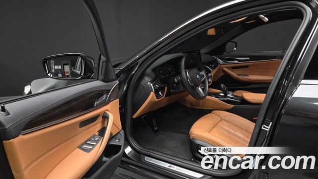 BMW 5-Series 2022 — photo 13