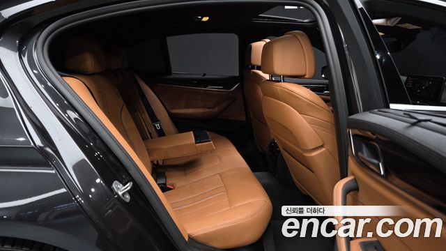BMW 5-Series 2022 — photo 17