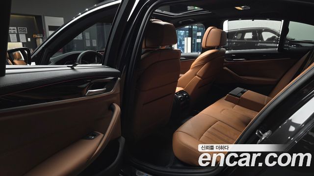 BMW 5-Series 2022 — photo 18