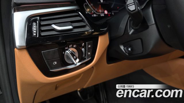 BMW 5-Series 2022 — photo 23