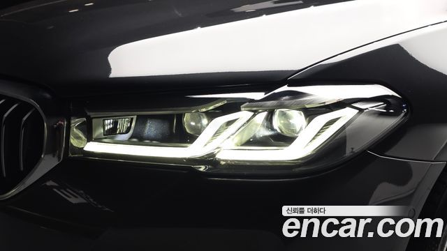 BMW 5-Series 2022 — photo 8