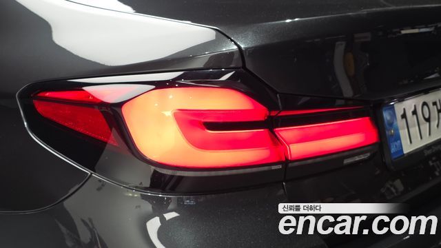BMW 5-Series 2022 — photo 9