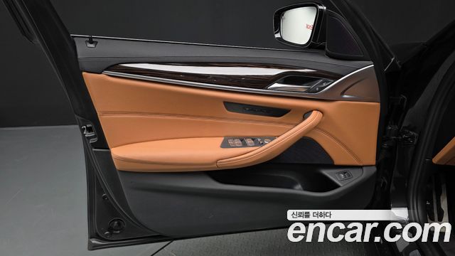 BMW 5-Series 2022 — photo 14