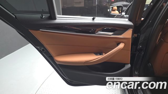 BMW 5-Series 2022 — photo 15