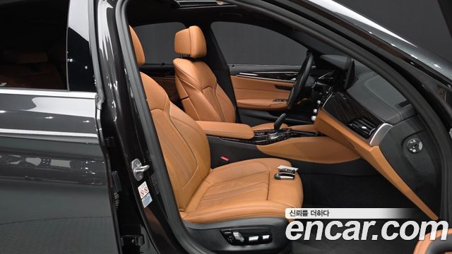 BMW 5-Series 2022 — photo 16