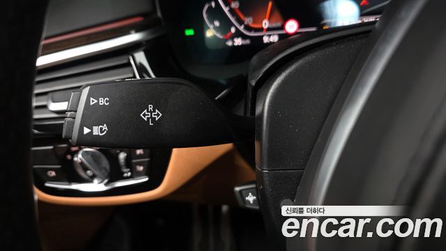 BMW 5-Series 2022 — photo 28