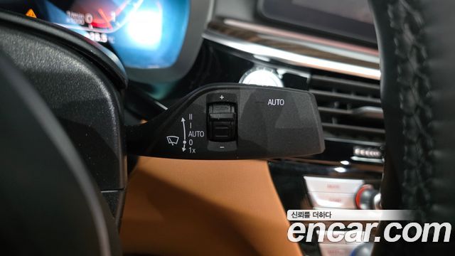BMW 5-Series 2022 — photo 29