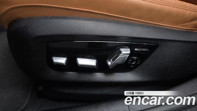 BMW 5-Series 2022 — photo 32
