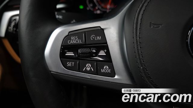 BMW 5-Series 2022 — photo 35