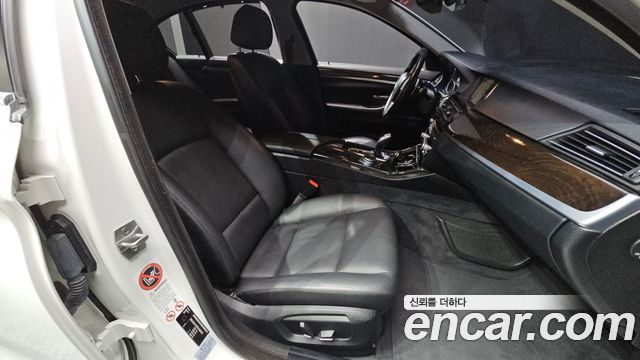BMW 5-Series 2015 — photo 11