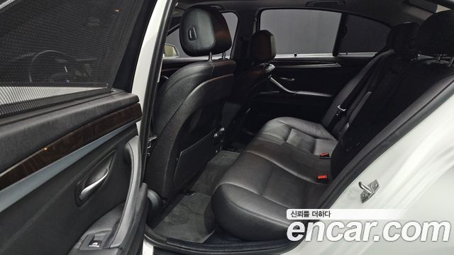 BMW 5-Series 2015 — photo 12