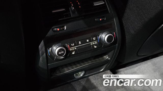 BMW 5-Series 2015 — photo 17