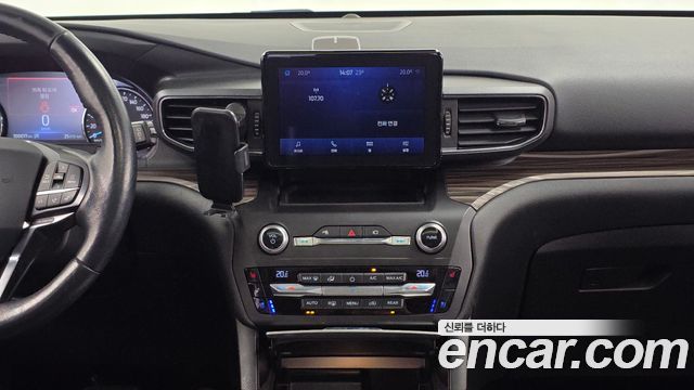 Ford Explorer 2020 — photo 20