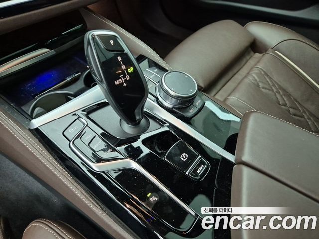 BMW 5-Series 2022 — photo 8
