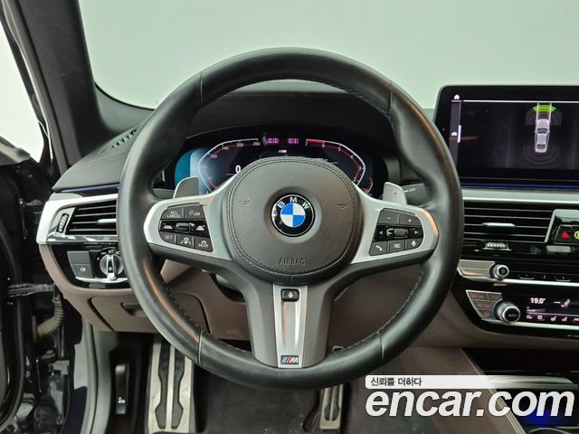 BMW 5-Series 2022 — photo 9