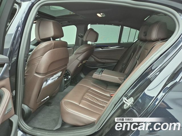 BMW 5-Series 2022 — photo 12