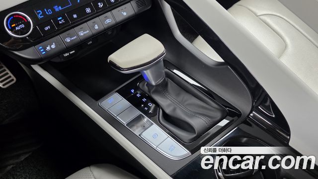 Hyundai AVANTE 2021 — photo 12