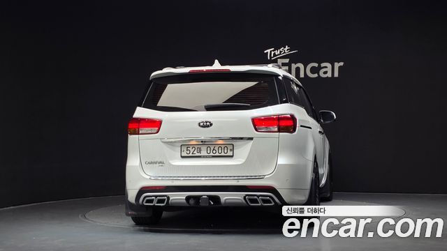 Kia Canival 2017 — photo 4