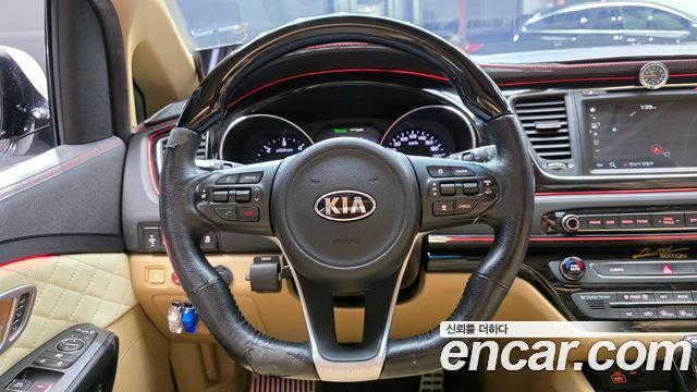 Kia Canival 2017 — photo 20