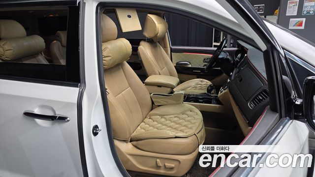 Kia Canival 2017 — photo 16
