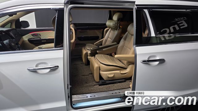 Kia Canival 2017 — photo 27