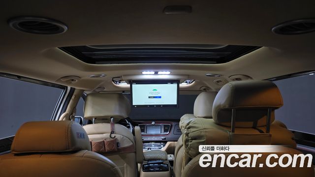Kia Canival 2017 — photo 28