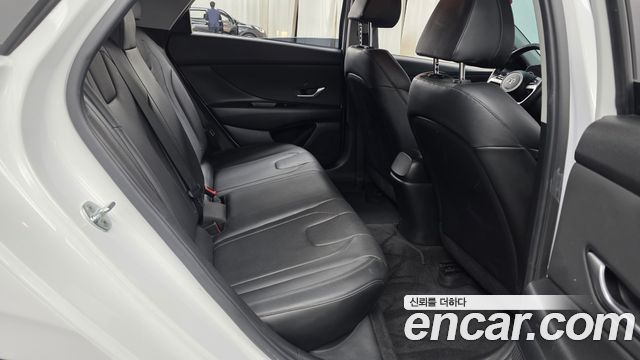 Hyundai AVANTE 2021 — photo 17