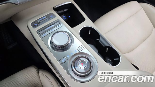 Genesis GV70 2021 — photo 12