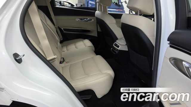 Genesis GV70 2021 — photo 17