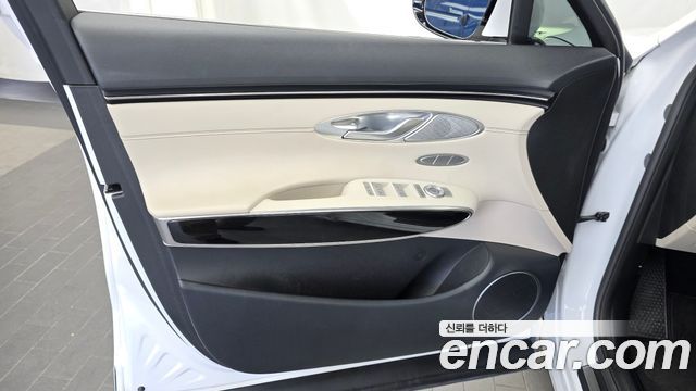 Genesis GV70 2021 — photo 14