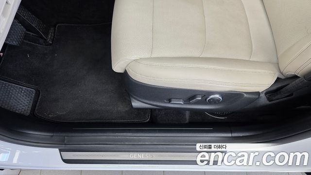 Genesis GV70 2021 — photo 27