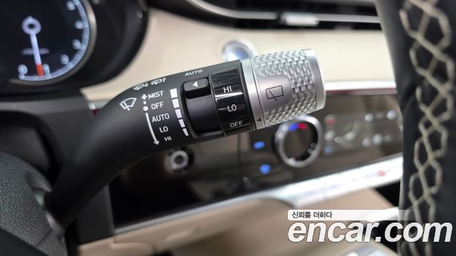 Genesis GV70 2021 — photo 28