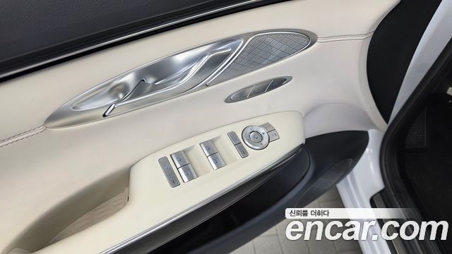 Genesis GV70 2021 — photo 29