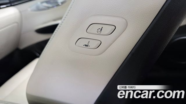 Genesis GV70 2021 — photo 31