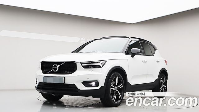 Volvo XC40 2021 — photo 1
