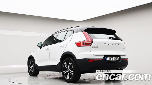 Volvo XC40 2021 — photo 2