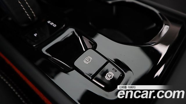 Volvo XC40 2021 — photo 14