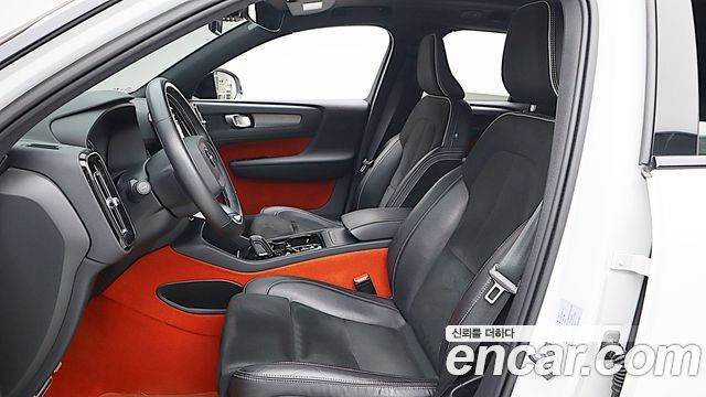 Volvo XC40 2021 — photo 17