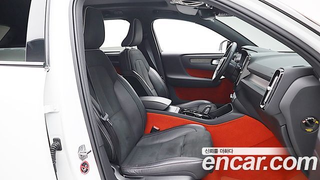 Volvo XC40 2021 — photo 18