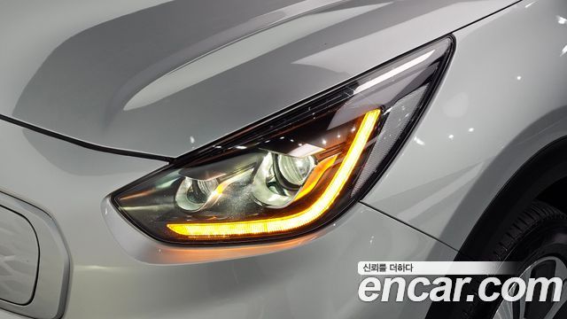 Kia Niro 2023 — photo 8