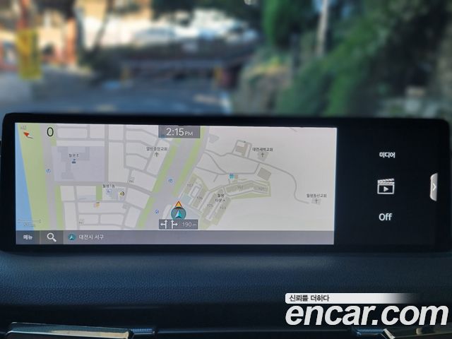 Genesis GV70 2023 — photo 12