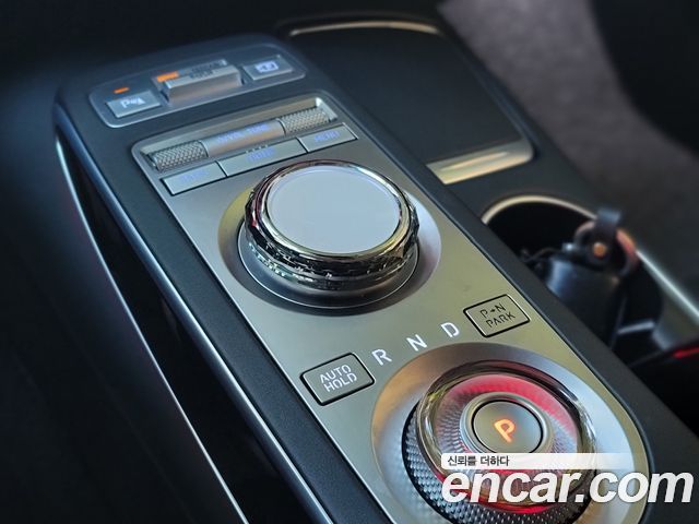 Genesis GV70 2023 — photo 15