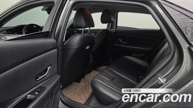 Hyundai AVANTE 2022 — photo 23