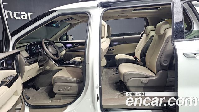 Kia Canival 2023 — photo 17