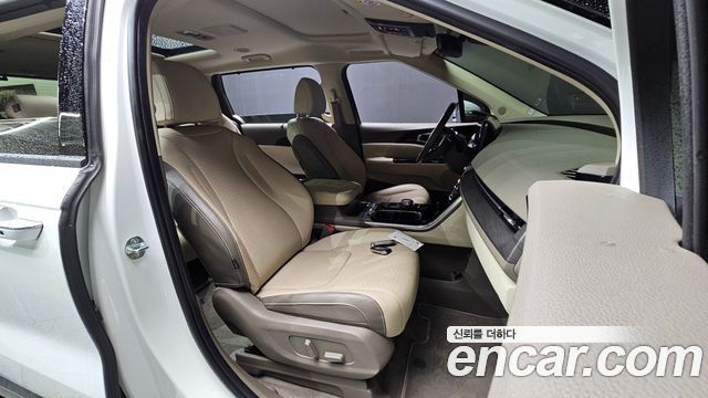 Kia Canival 2023 — photo 16
