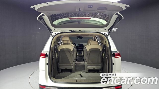 Kia Canival 2023 — photo 40
