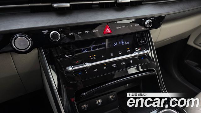 Kia Canival 2021 — photo 24