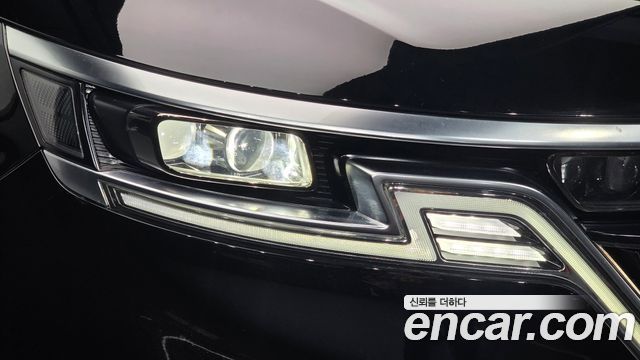 Kia Canival 2021 — photo 8